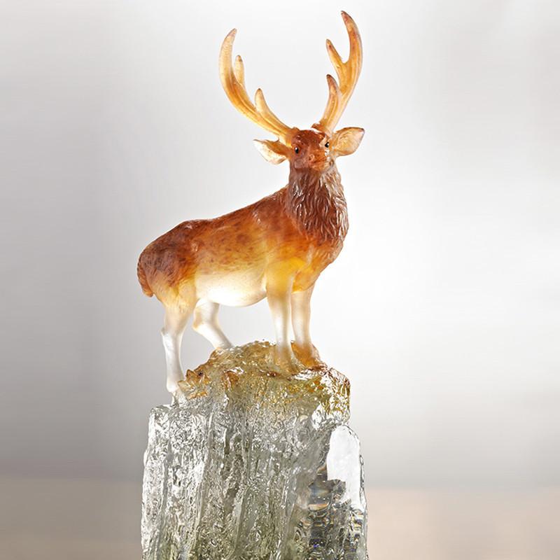 Taiwan Sambar Deer - Auspicious Summit (Ambition) - Deer Figurine - LIULI Crystal Art